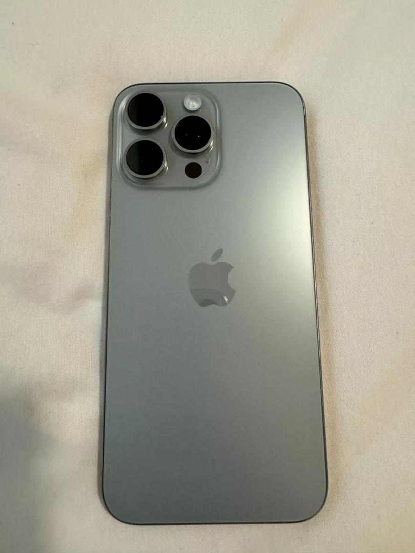 Apple iPhone 15 Pro Max, color Natural