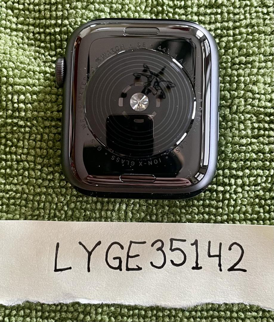 Apple Watch SE 1st Gen 44mm, color Gray