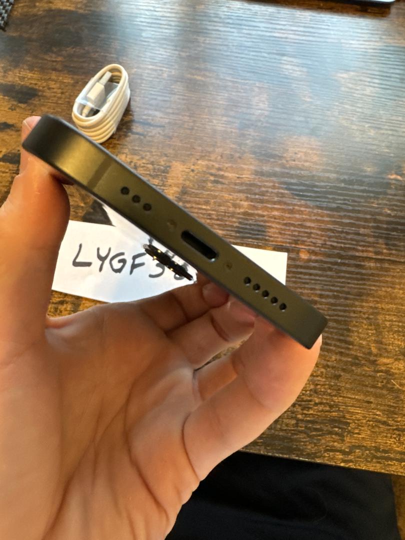 Apple iPhone 13, color Midnight