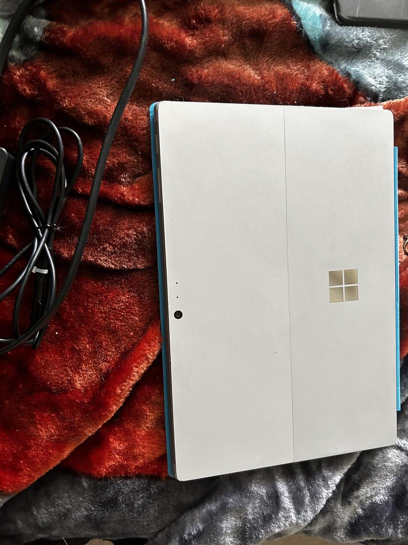 Microsoft Surface Pro 4 - 12.3 Inch, color Silver