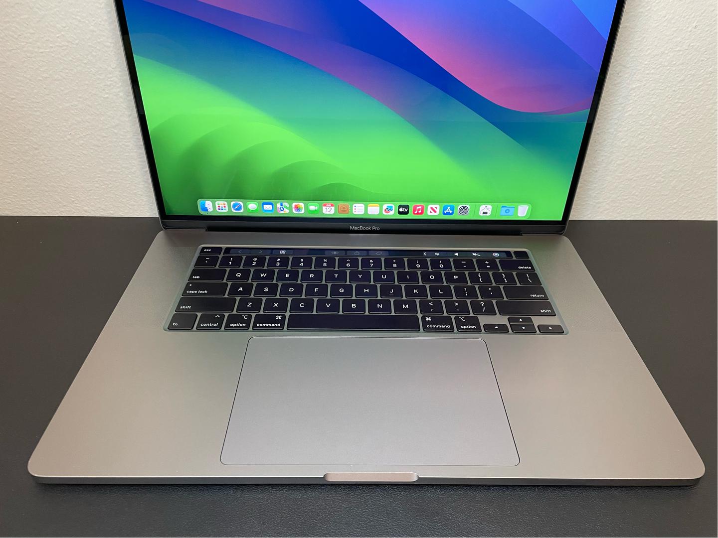 MacBook Pro 2019 - 16", color Gray