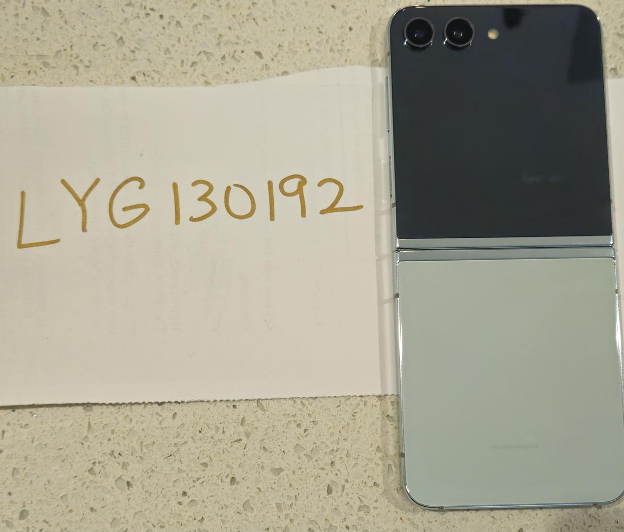 Samsung Galaxy Z Flip5, color Green