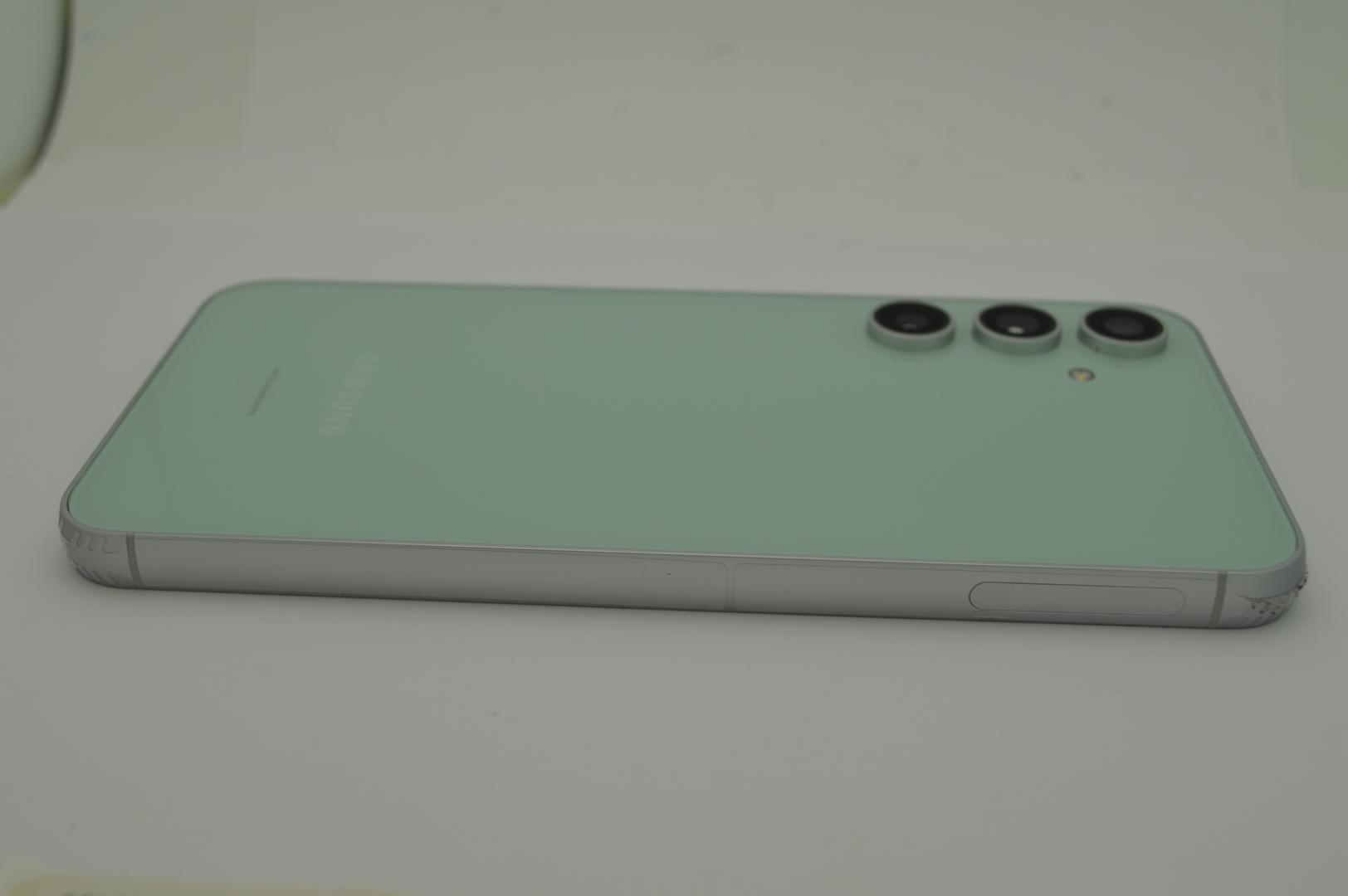 Samsung Galaxy S23 FE, color Mint