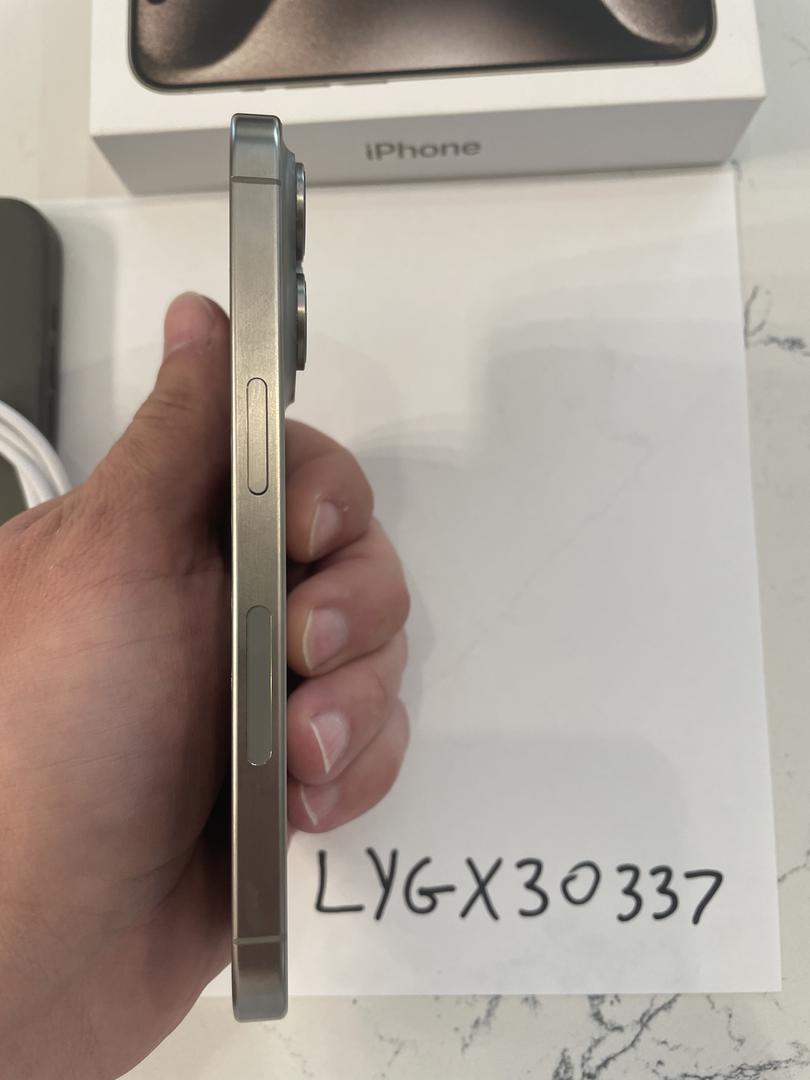Apple iPhone 15 Pro, color Natural