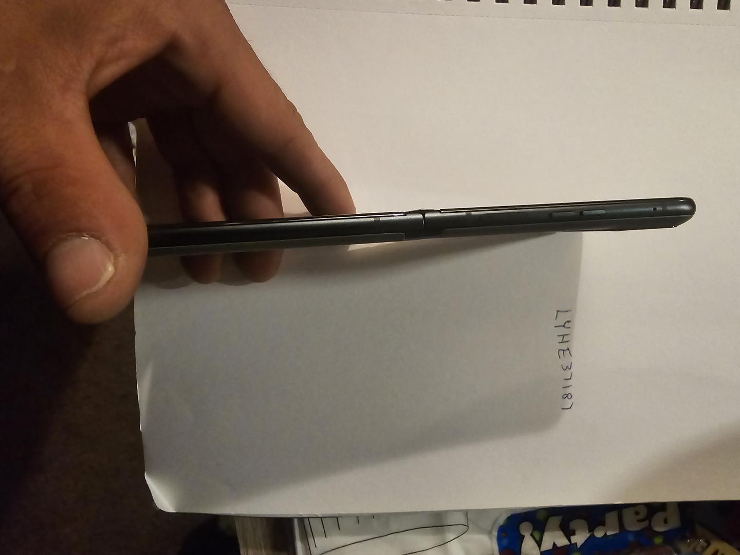 Motorola Razr (2023), color Sage