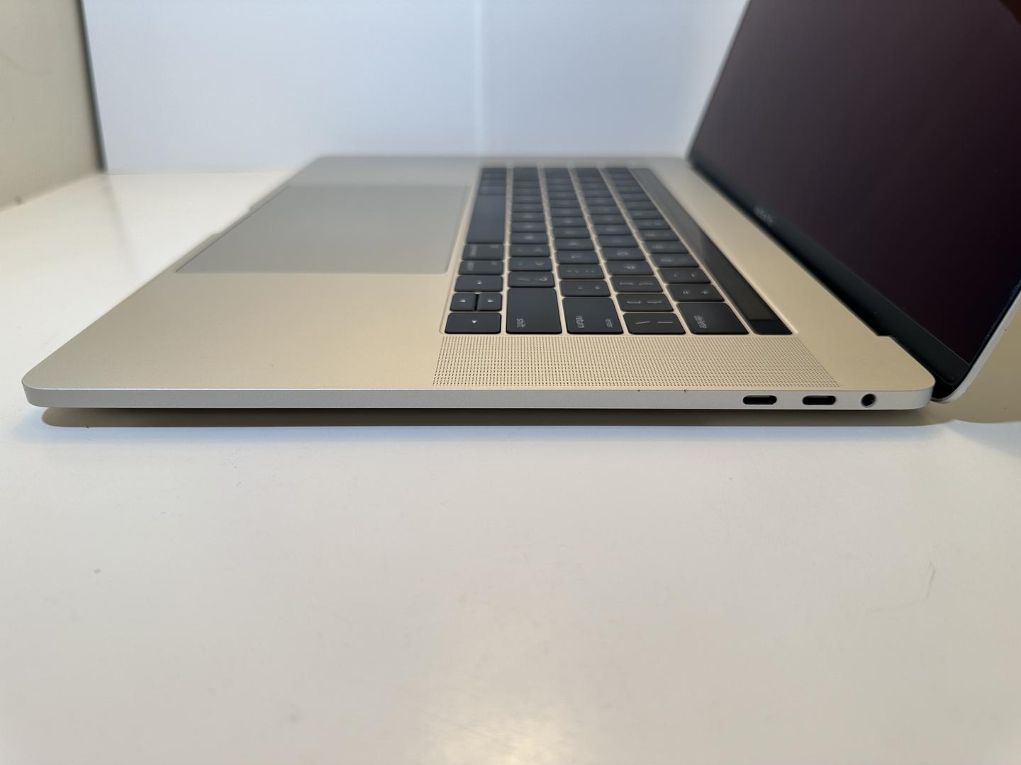 MacBook Pro 2016 (With Touch Bar) - 15", color Silver