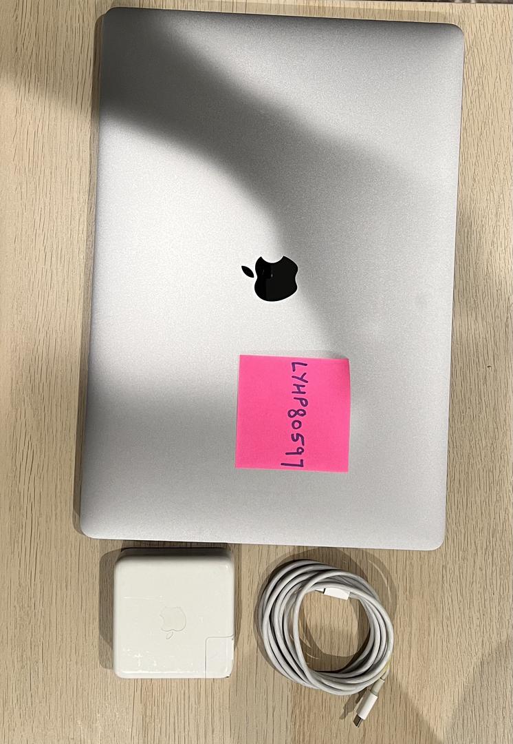 MacBook Pro 2019 - 16", color Silver