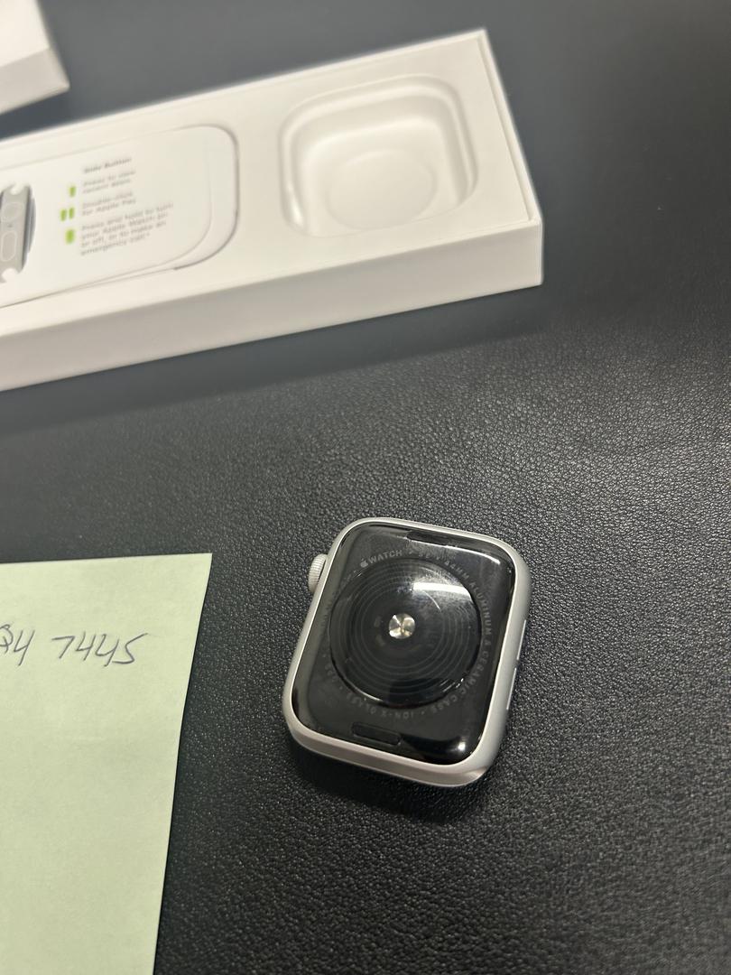 Apple Watch SE 1st Gen 44mm, color Silver