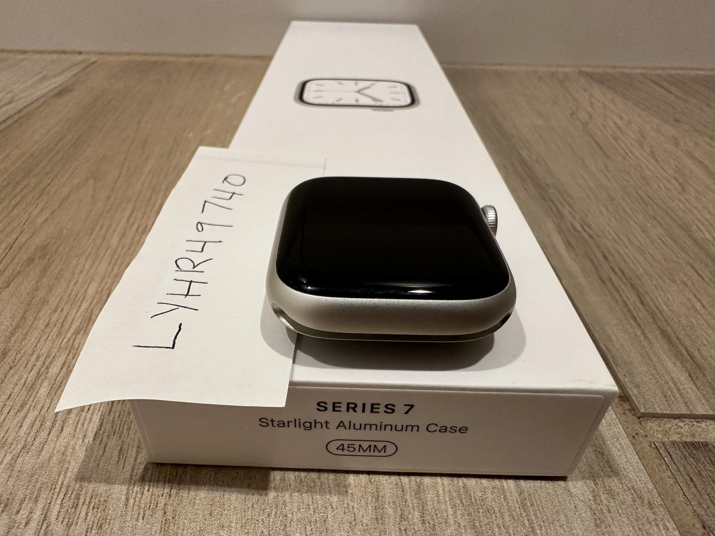 Apple Watch Series 7 45mm, color Starlight