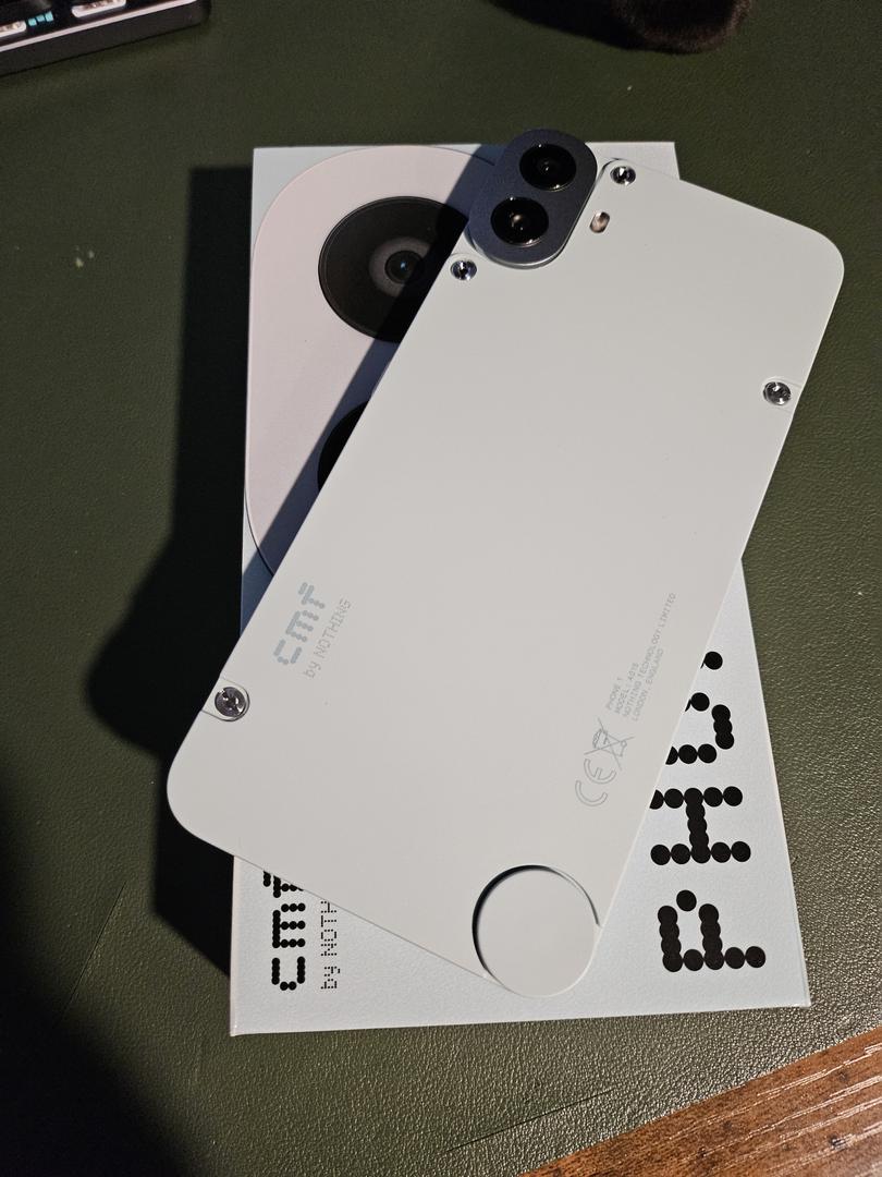 CMF Phone 1, color Light Green