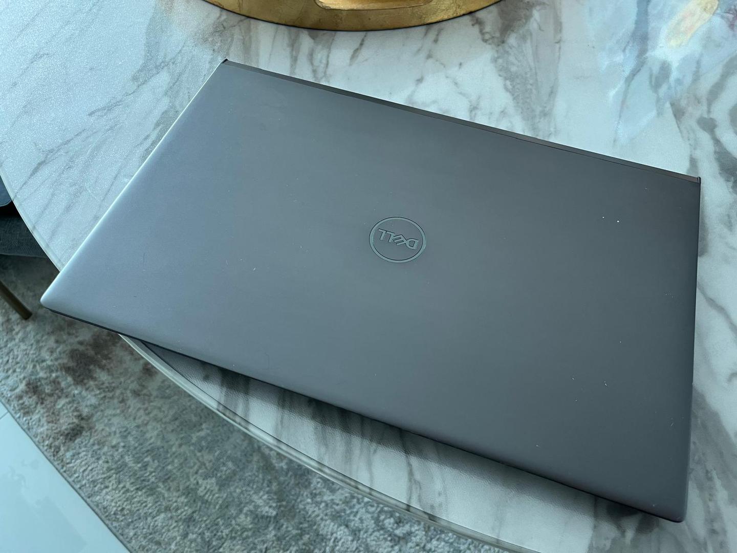 Dell Vostro Laptop, color