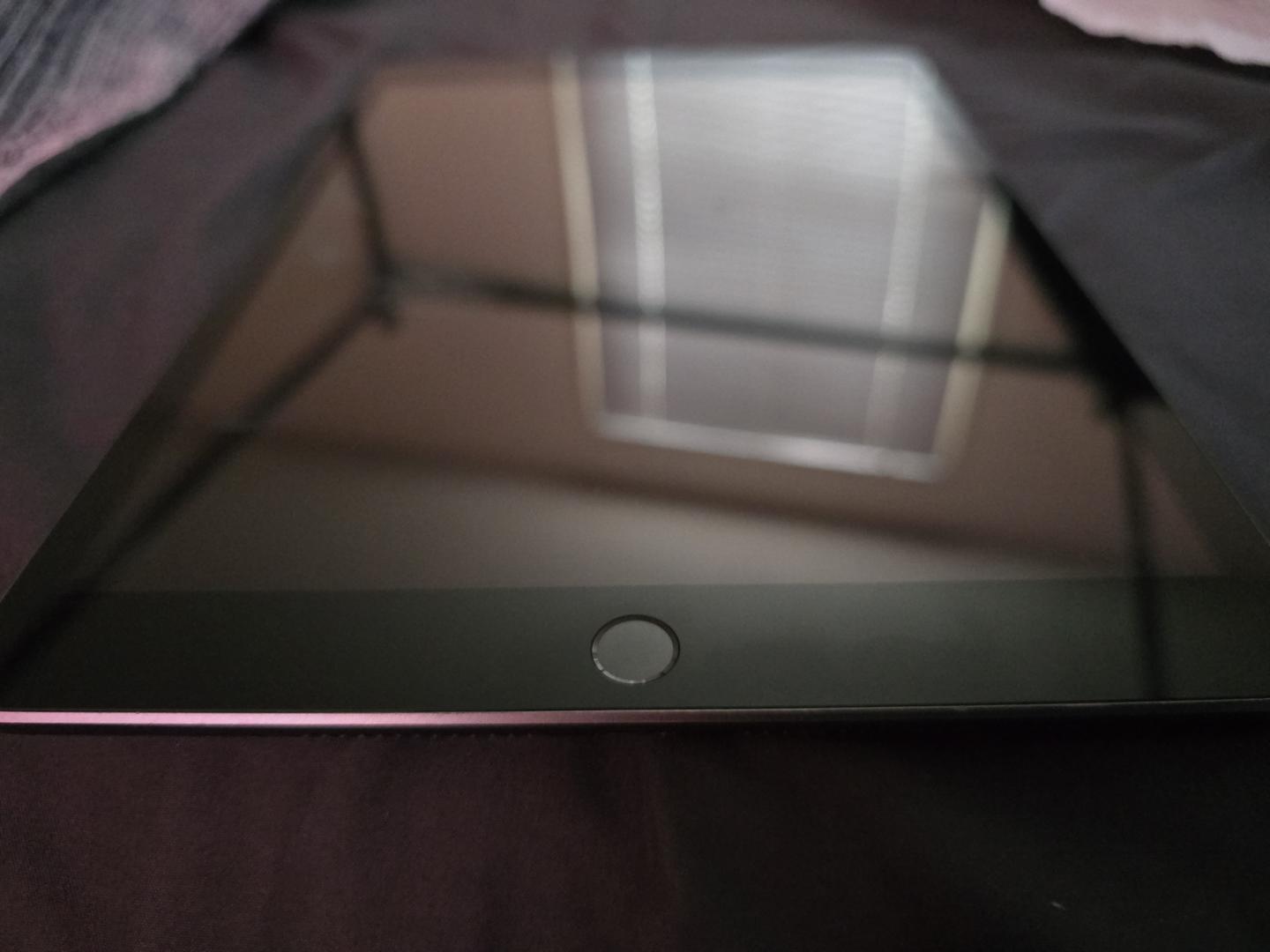Apple iPad 7th Gen, color Gray