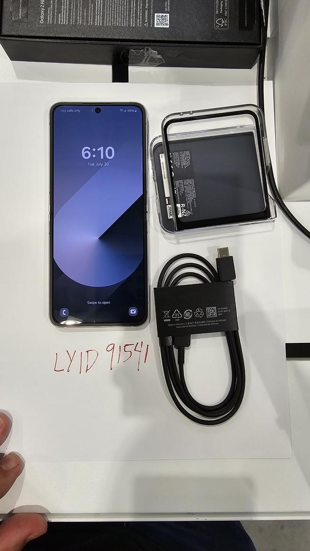 Samsung Galaxy Z Flip6, color Silver