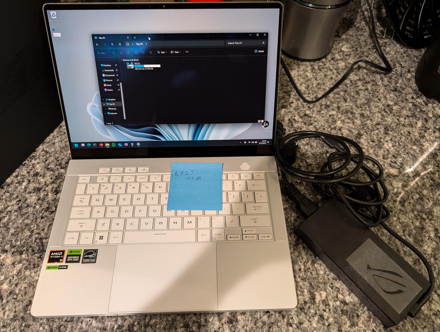 Asus ROG Zephyrus G14 (2024) GA403U, color White