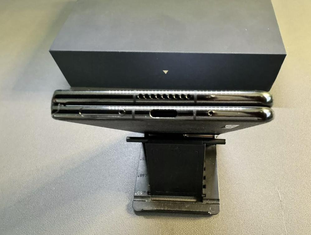 Honor Magic V2, color Black