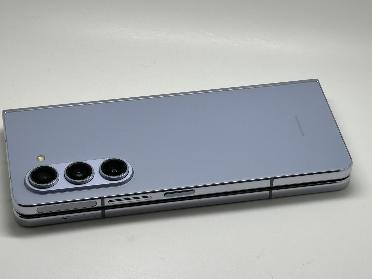 Samsung Galaxy Z Fold5, color Blue