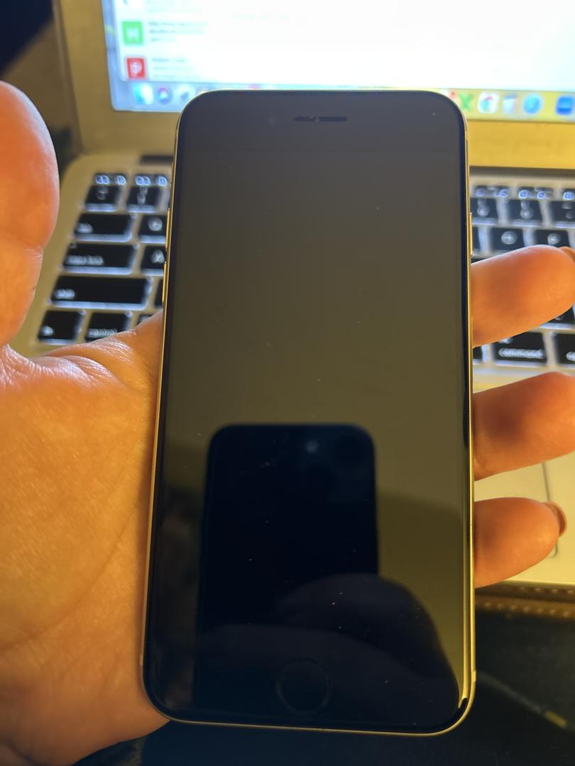 Apple iPhone SE 3rd Gen 2022, color Starlight