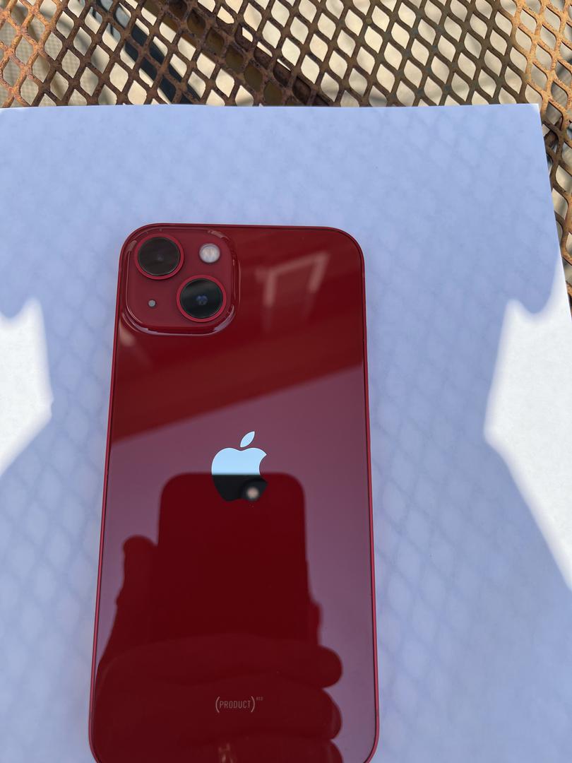 Apple iPhone 13, color Red