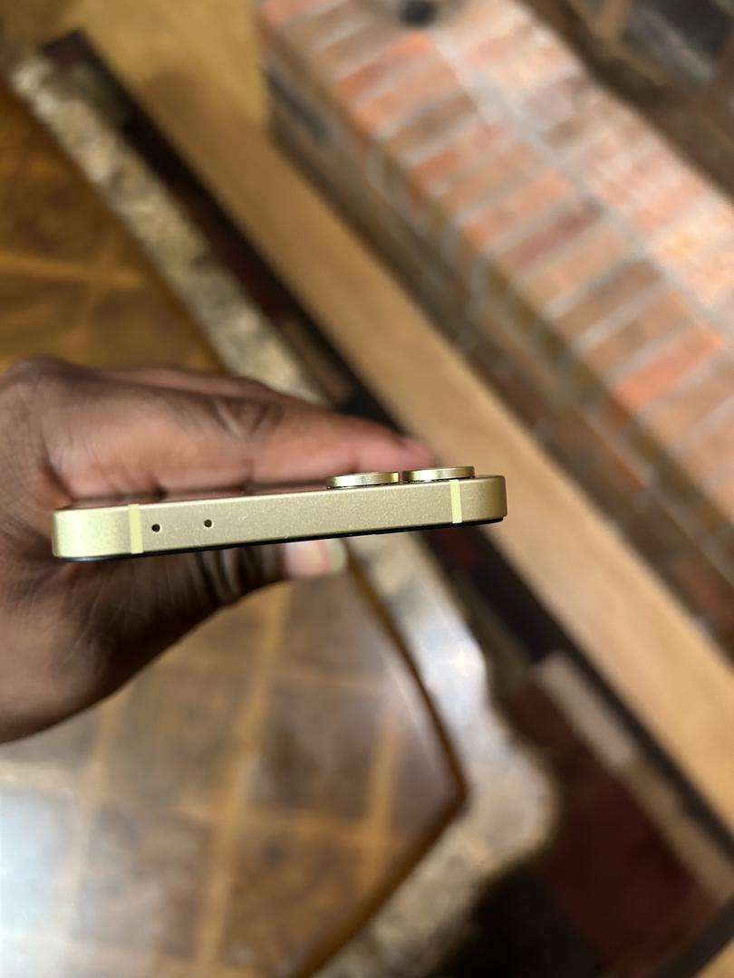 Samsung Galaxy Z Flip6, color Yellow