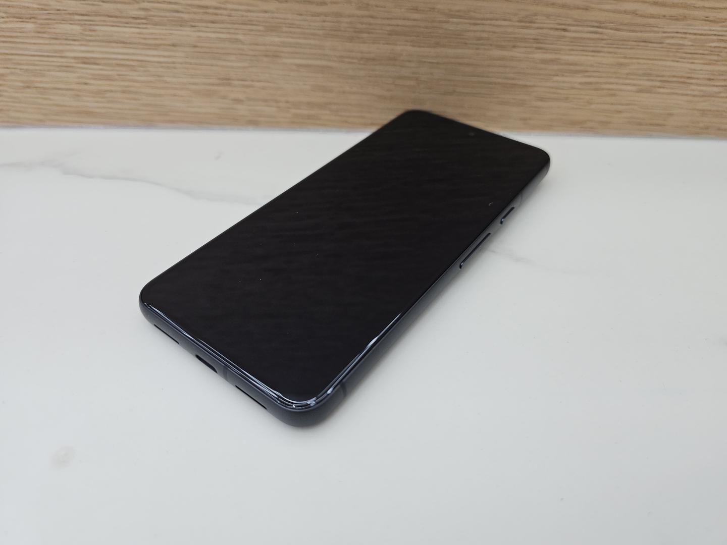 Google Pixel 8, color Obsidian