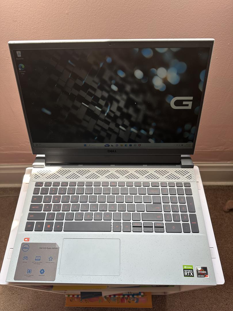 Dell G15 Laptop, color
