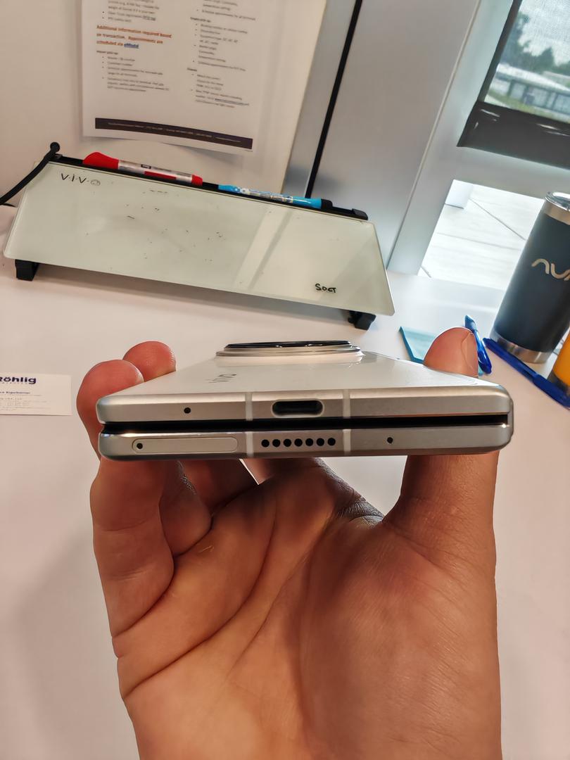 vivo X Fold3 Pro, color White