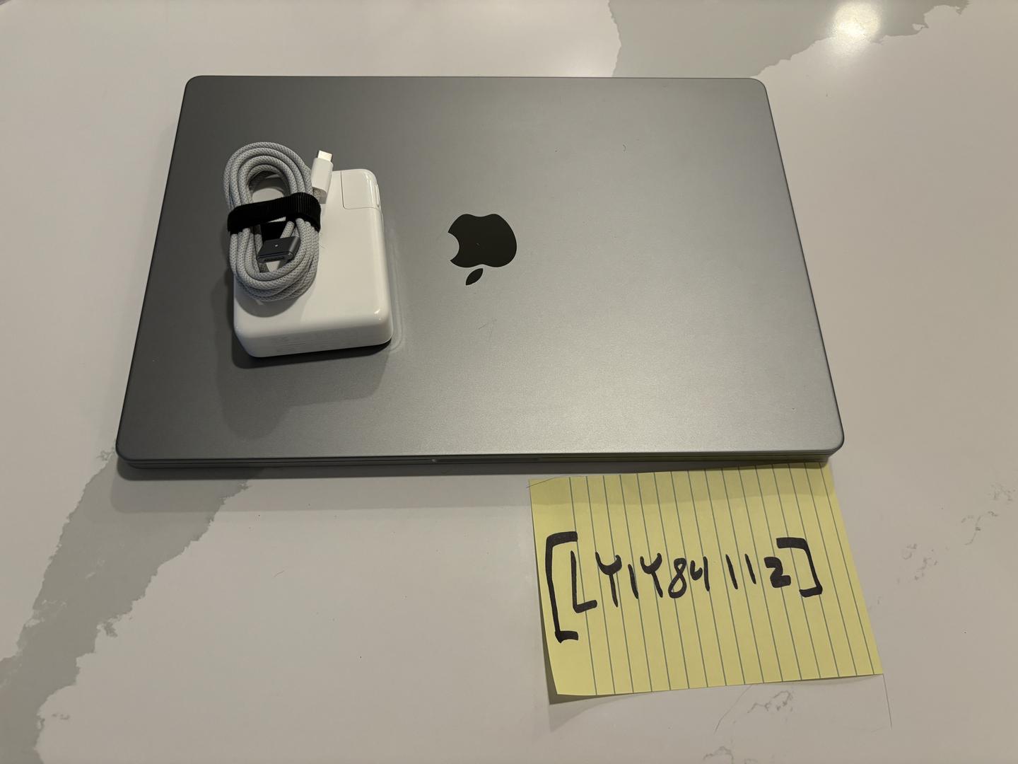MacBook Pro 2023 - 16", color Gray