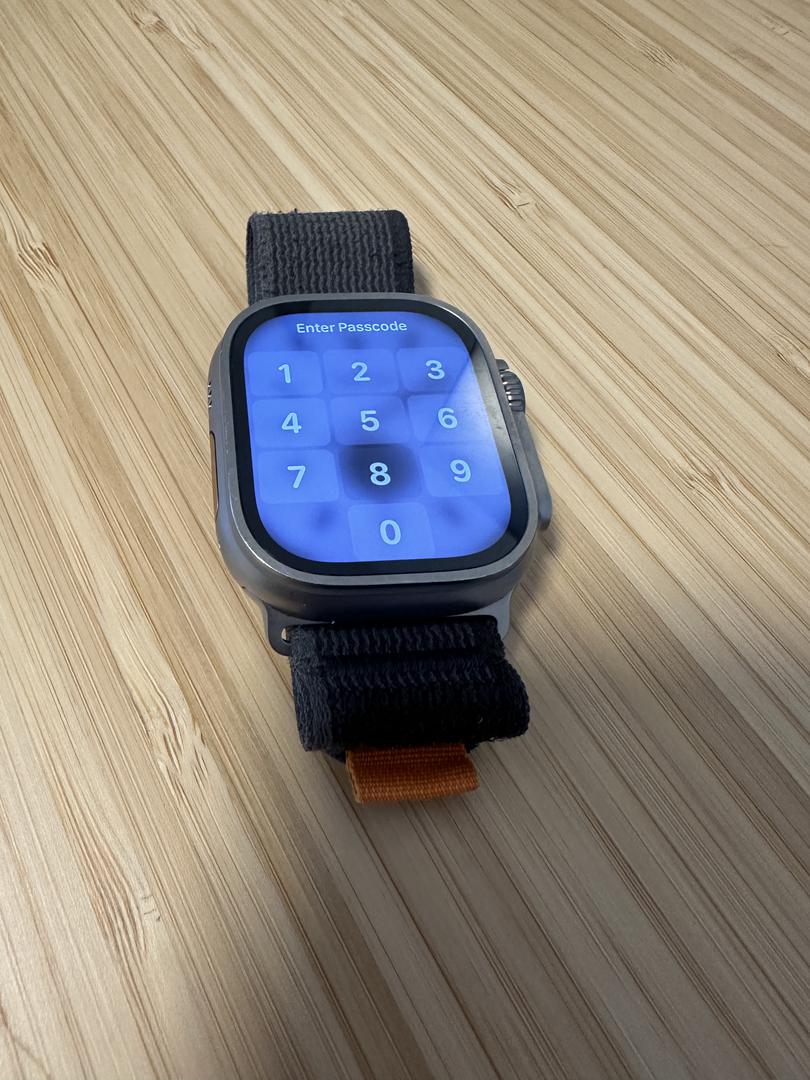 Apple Watch Ultra 49mm, color Titanium