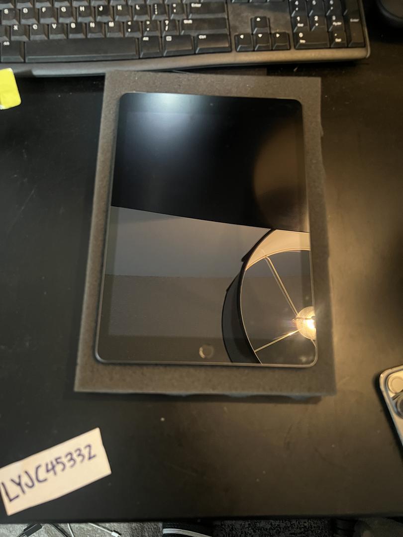 Apple iPad 8th Gen, color Gray