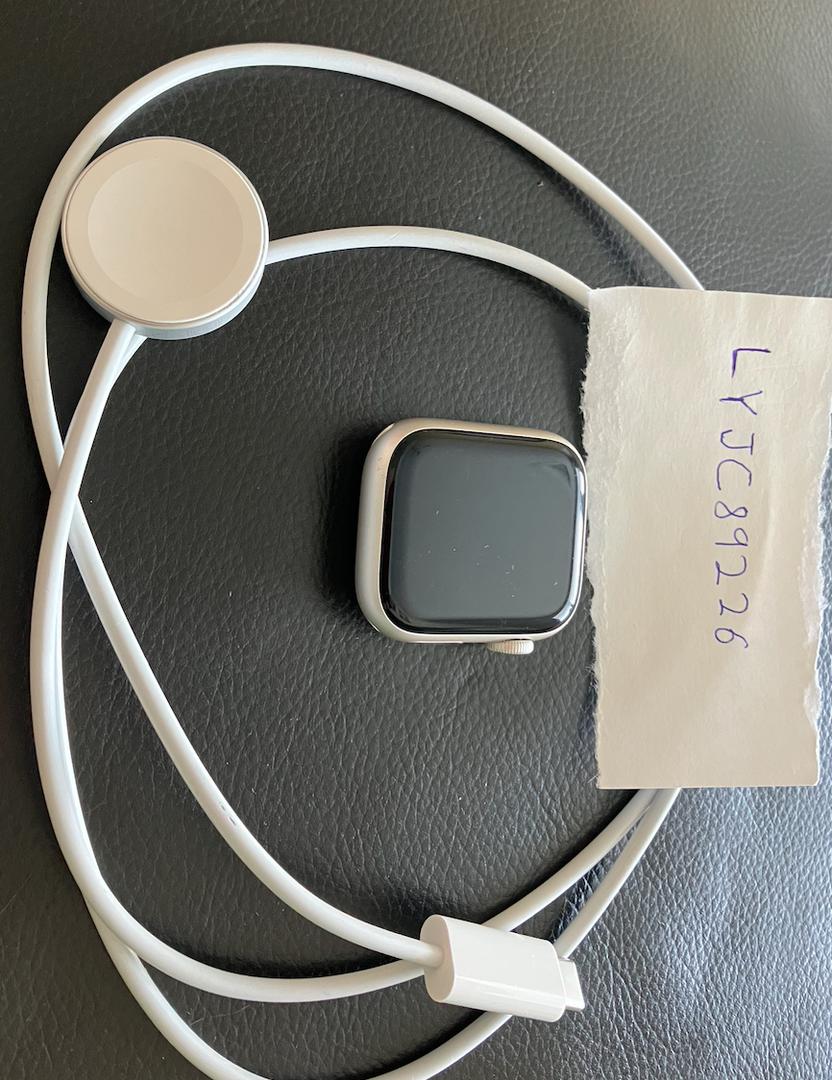 Apple Watch Series 7 41mm, color Starlight