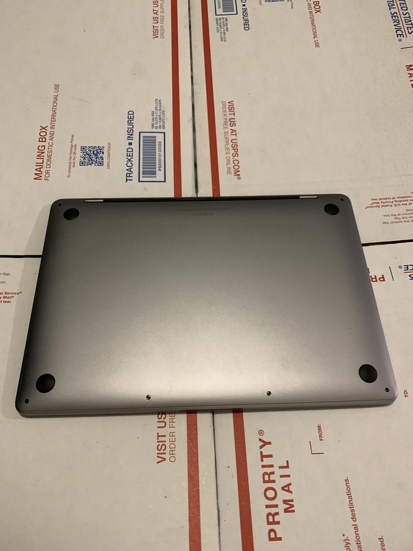 MacBook Pro 2019 - 13", color Gray