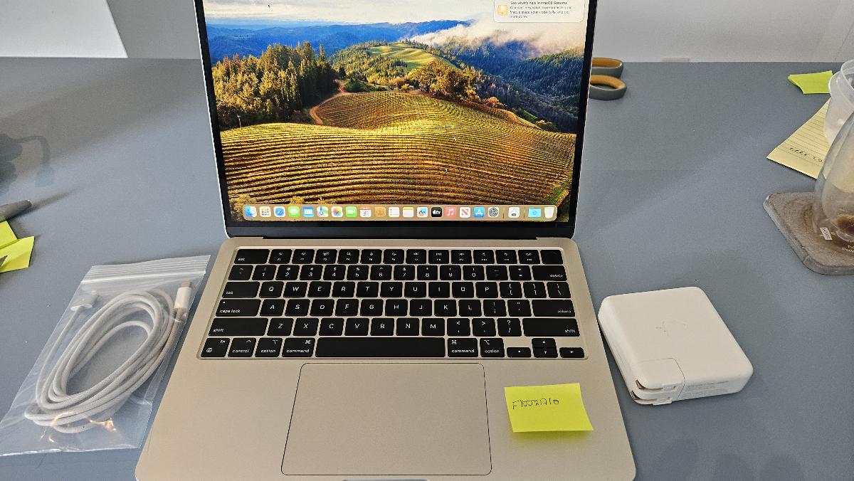 MacBook Air 2024 (M3) - 13", color Starlight