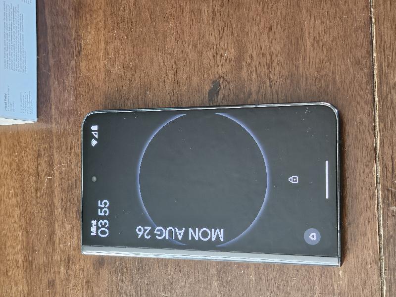 Google Pixel Fold, color Obsidian