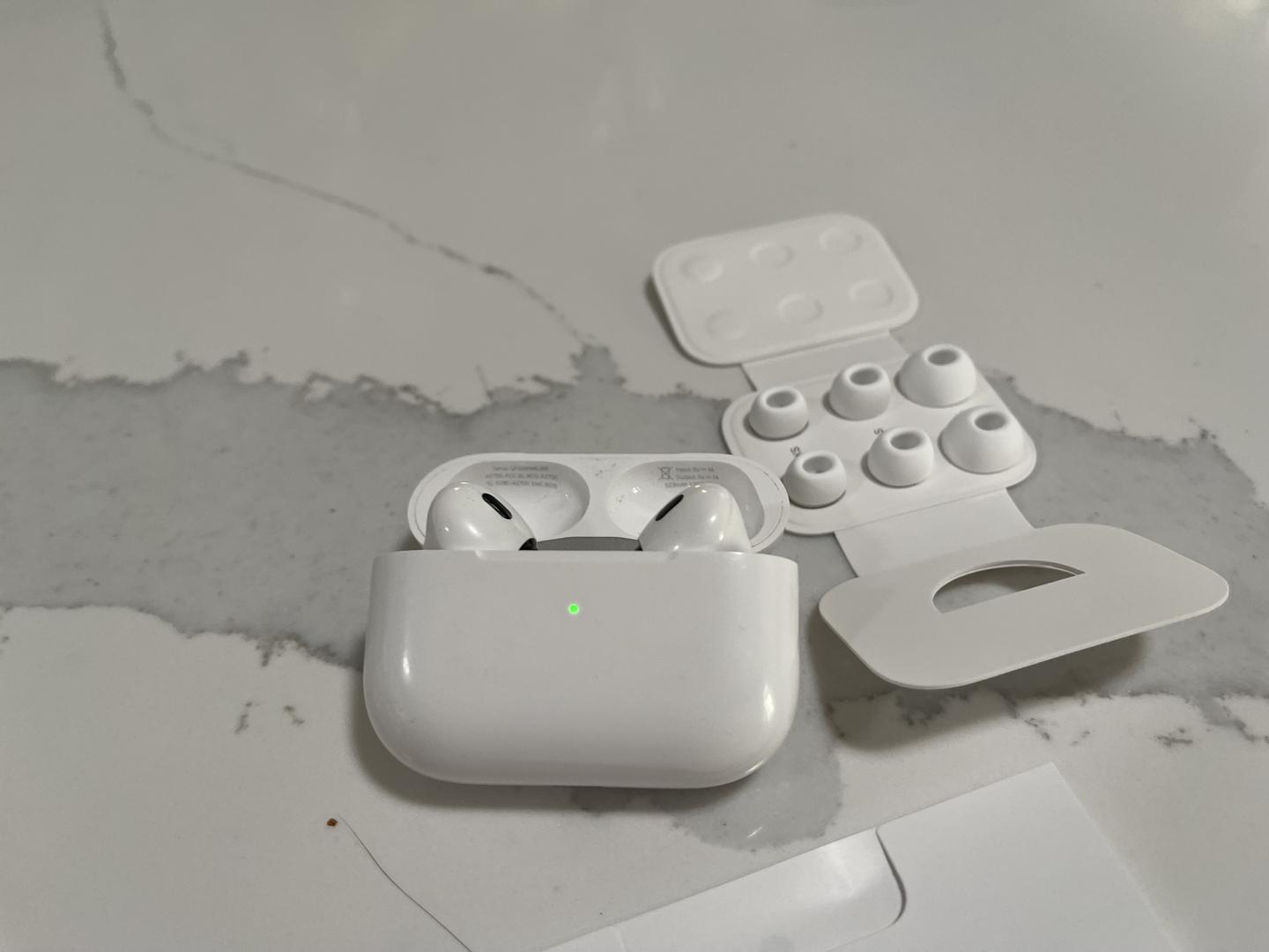 Apple AirPods Pro 2 - Lightning - LYJL80121 - Swappa