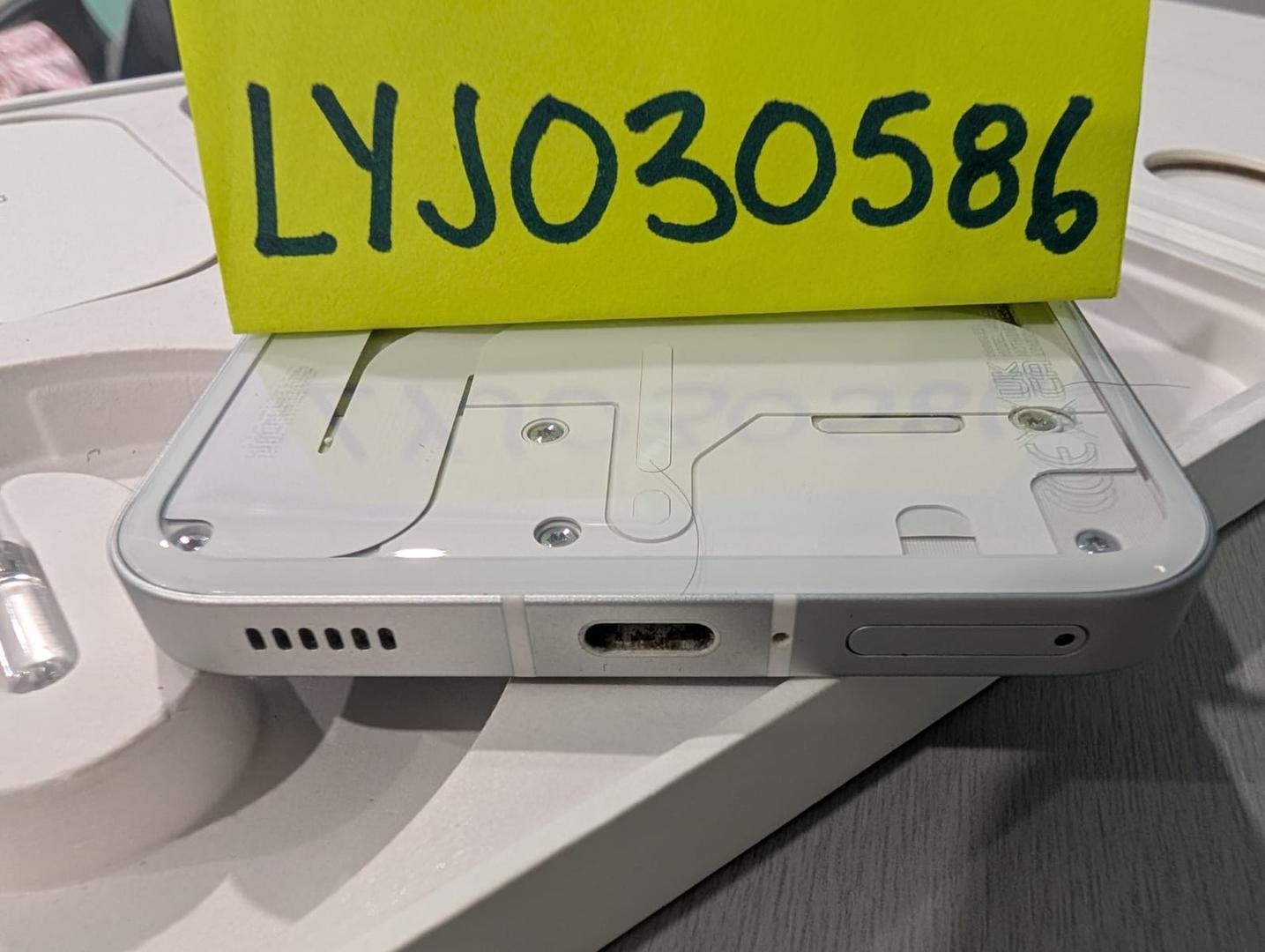 Nothing Phone (2), color White