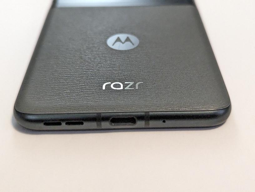 Motorola Razr (2023), color Sage