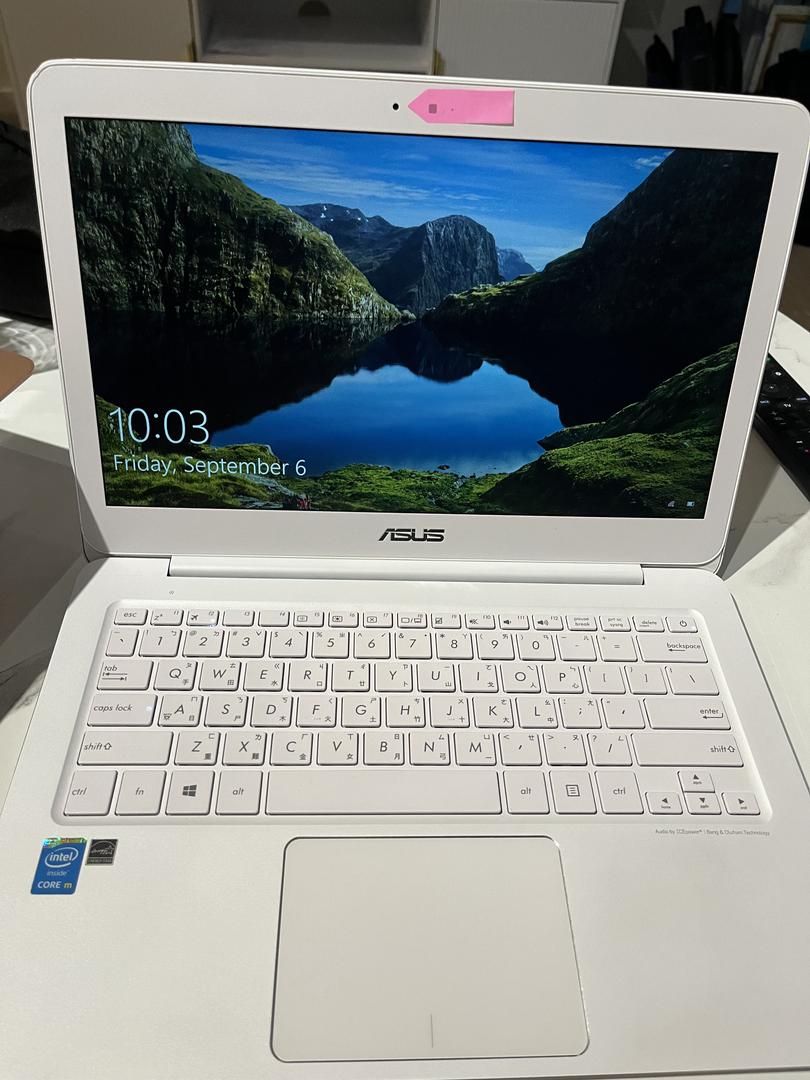 Asus Zenbook, color