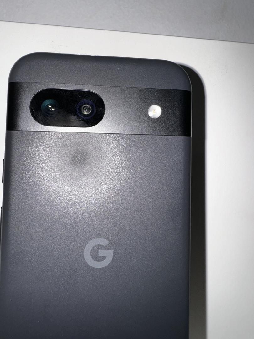 Google Pixel 8a, color Obsidian