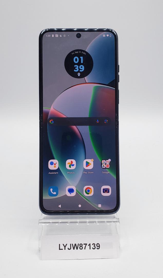 Motorola Razr (2023), color Sage