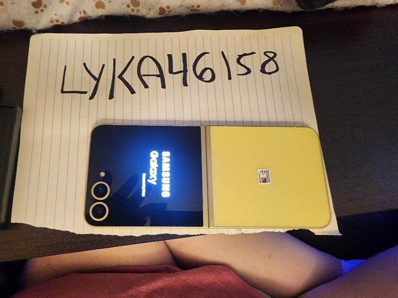 Samsung Galaxy Z Flip6, color Yellow