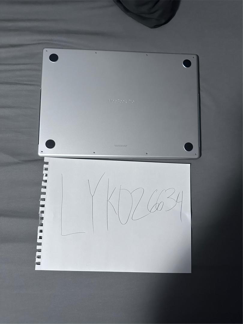 MacBook Pro Late 2023 (M3) - 16", color Silver