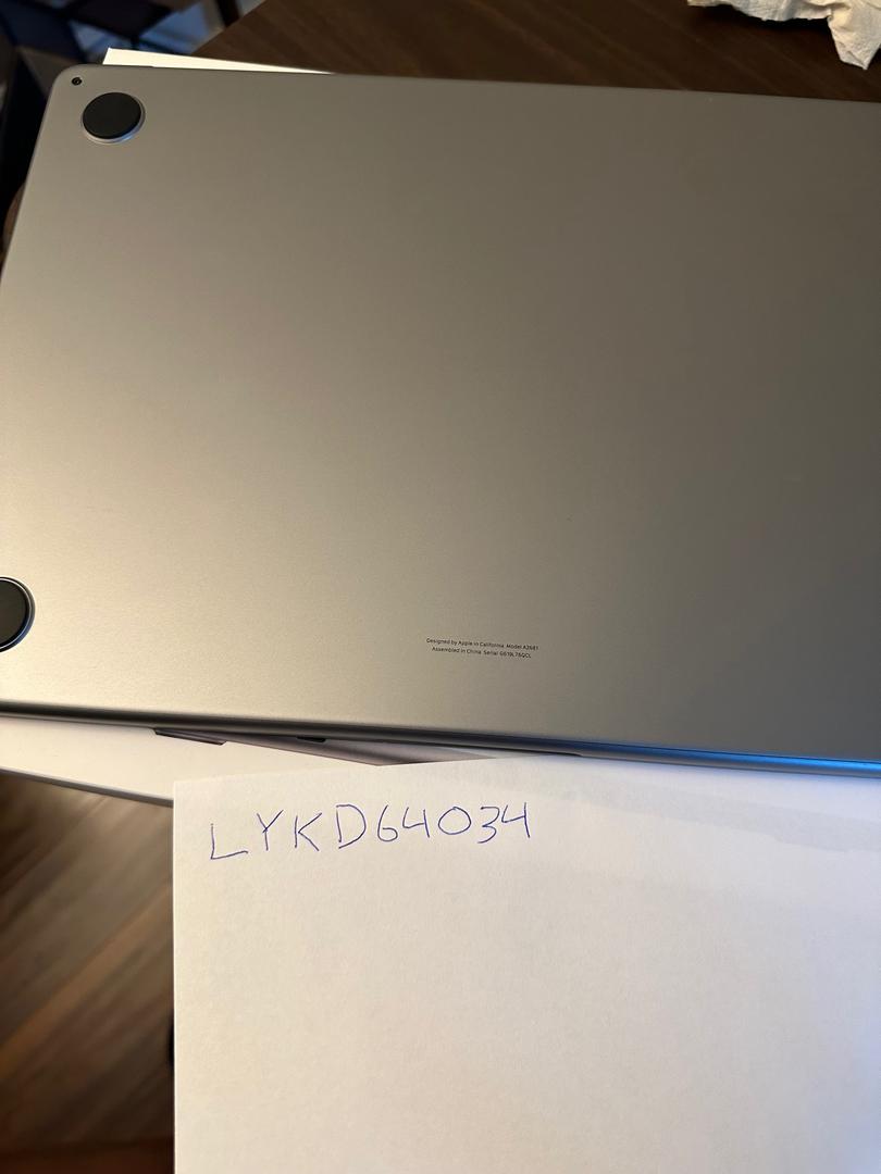 MacBook Air 2022 - 13", color Gray