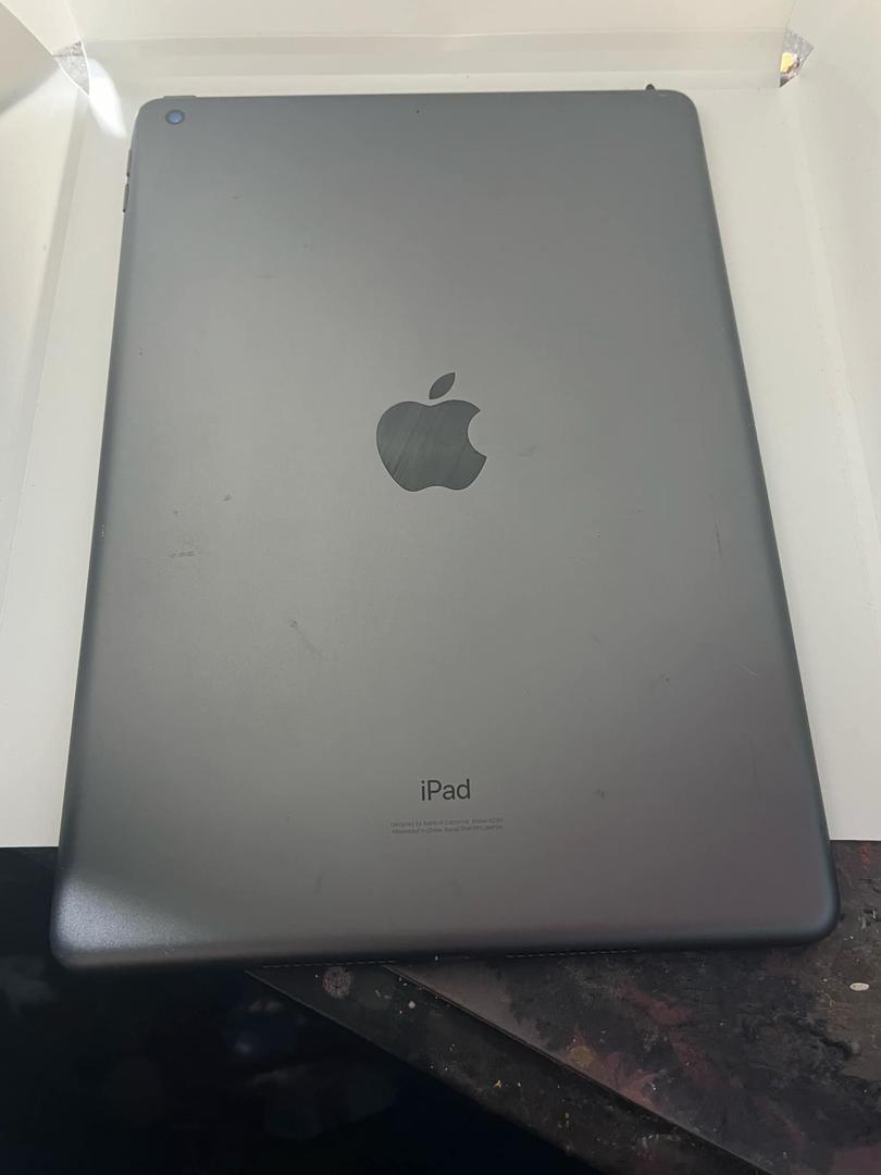 Apple iPad 7th Gen, color Gray