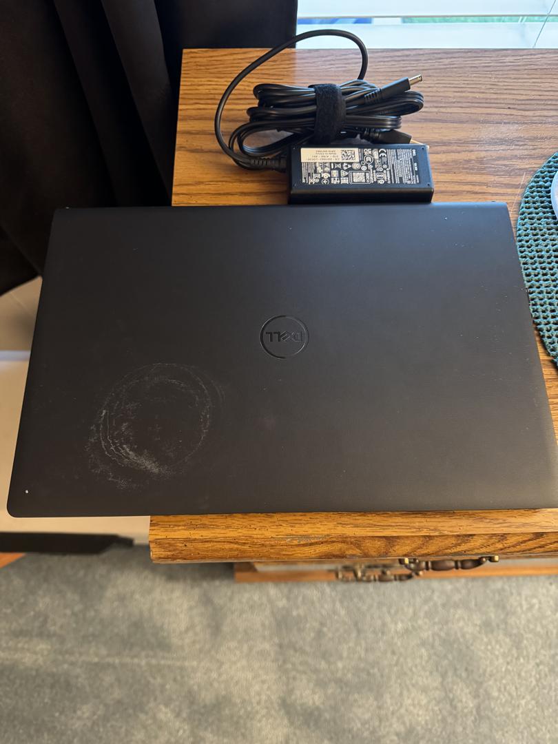 Dell Vostro Laptop, color