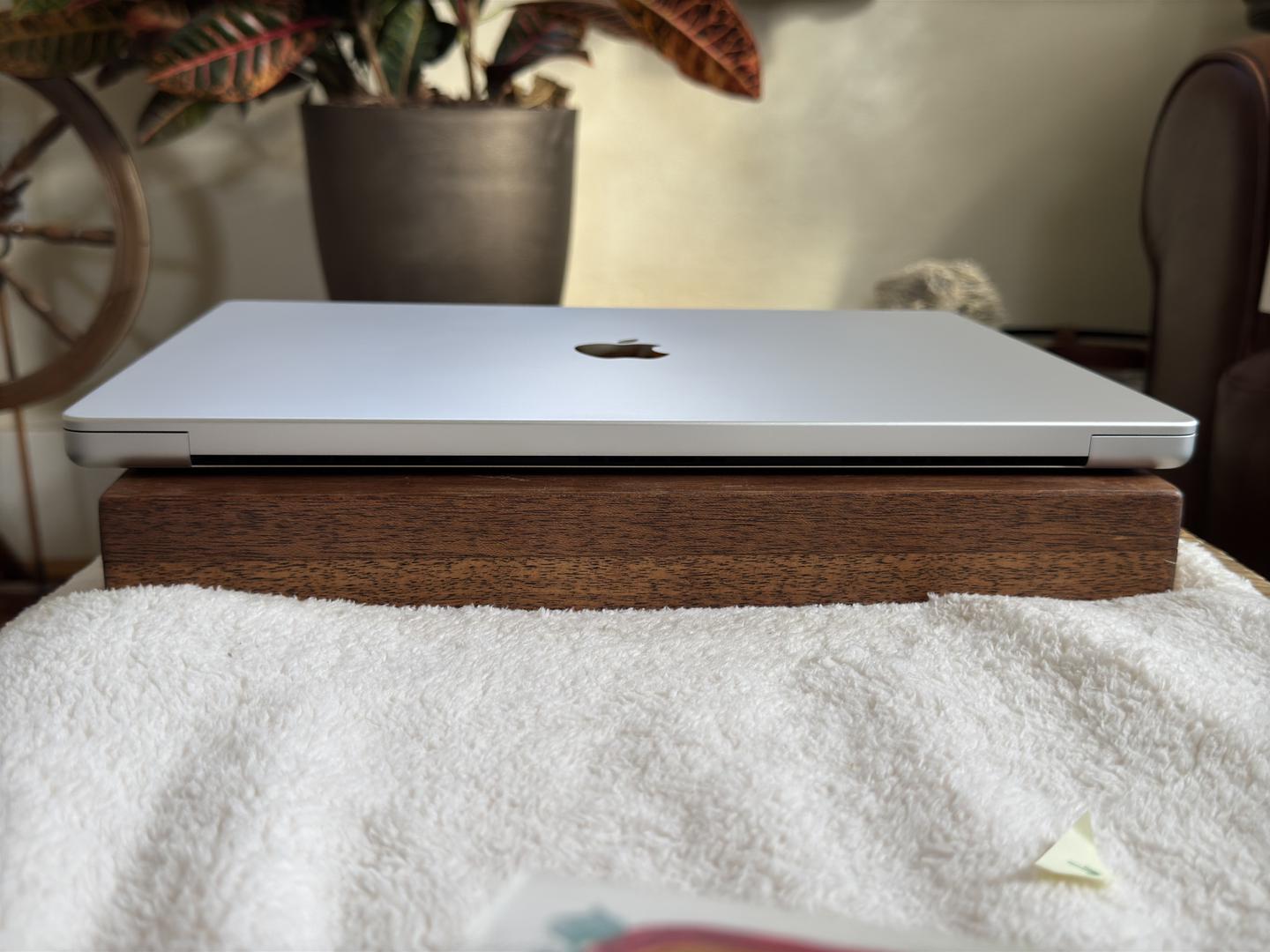 MacBook Pro 2021 - 16", color Silver