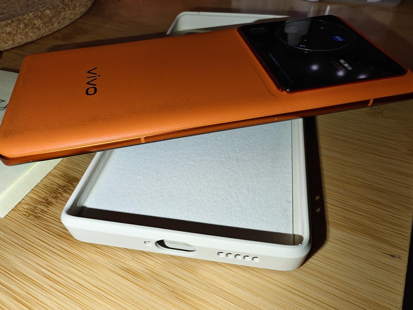vivo X80 Pro, color Orange