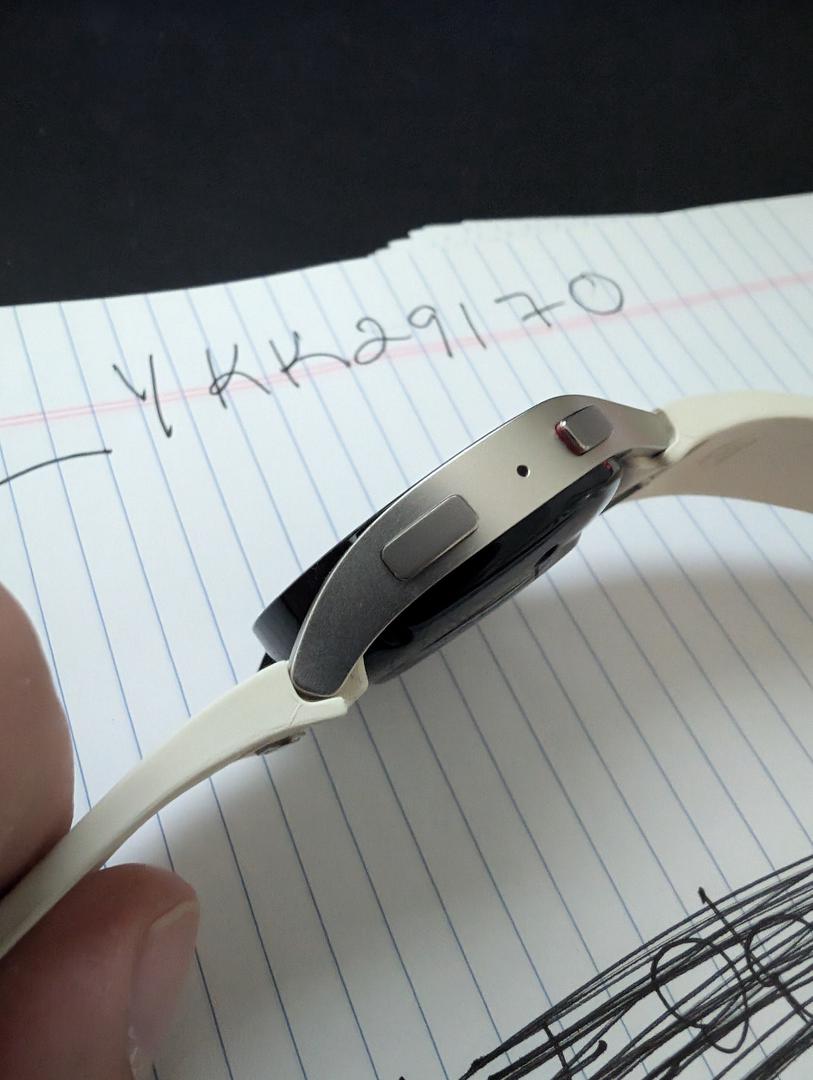 Samsung Galaxy Watch6 Unlocked, Gold, 40mm LYKK29170 Swappa