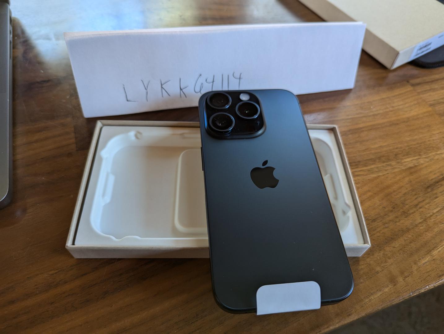 Apple iPhone 15Pro にゃん太 Apple iPhone 15 256GB BLACK (MTP63ZP/A)