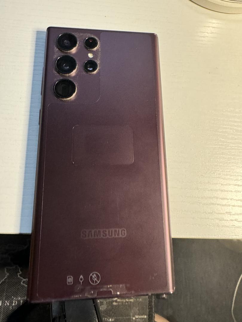 Samsung Galaxy S22 Ultra, color Burgundy