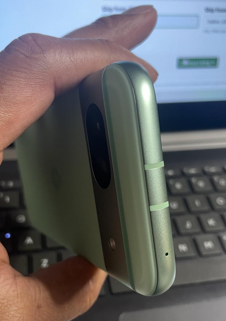 Google Pixel 8a, color Aloe